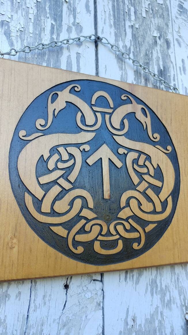 Tyr knot carving