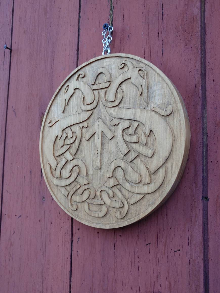 Circular Tyr carving